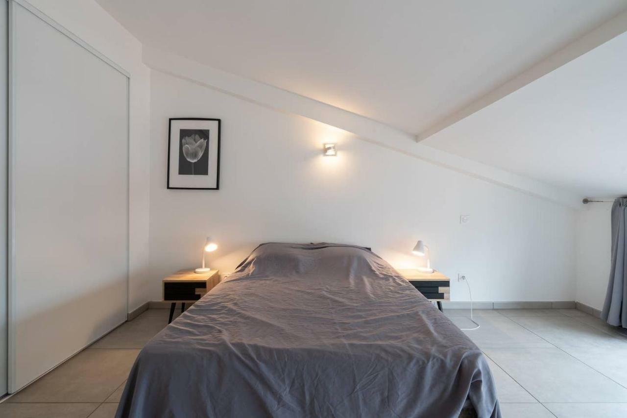 303 - Appartement Duplex Moderne - Jeanne D'Arc, Toulouse Luaran gambar